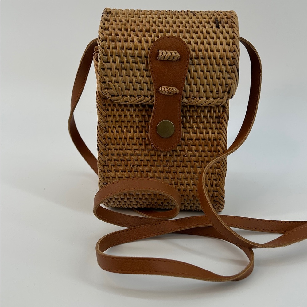 Elegant Brown Woven Rattan Cellphone Crossbody Bag Inside Boho Lining Travel - Picture 2 of 10
